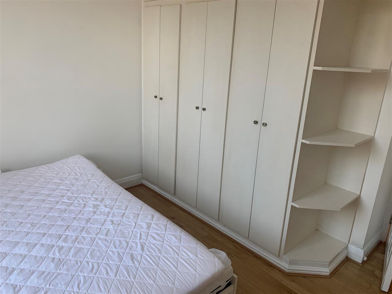 2 bed flat to rent in Camden Road 4