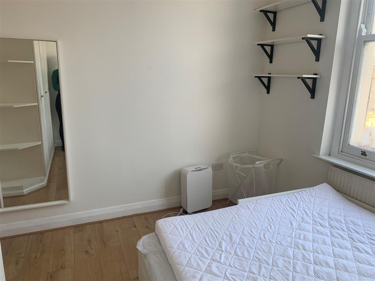 2 bed flat to rent in Camden Road 6