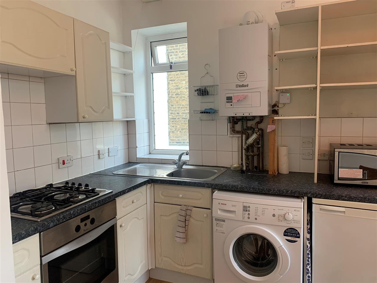2 bed flat to rent in Camden Road 7