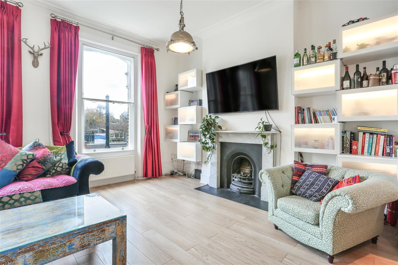 4 bed flat for sale in Fortess Road 1
