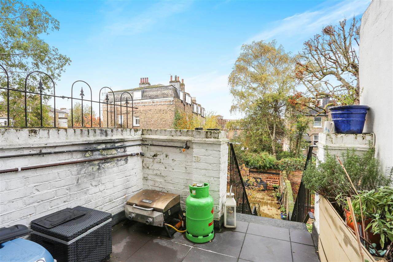 4 bed flat for sale in Fortess Road 8
