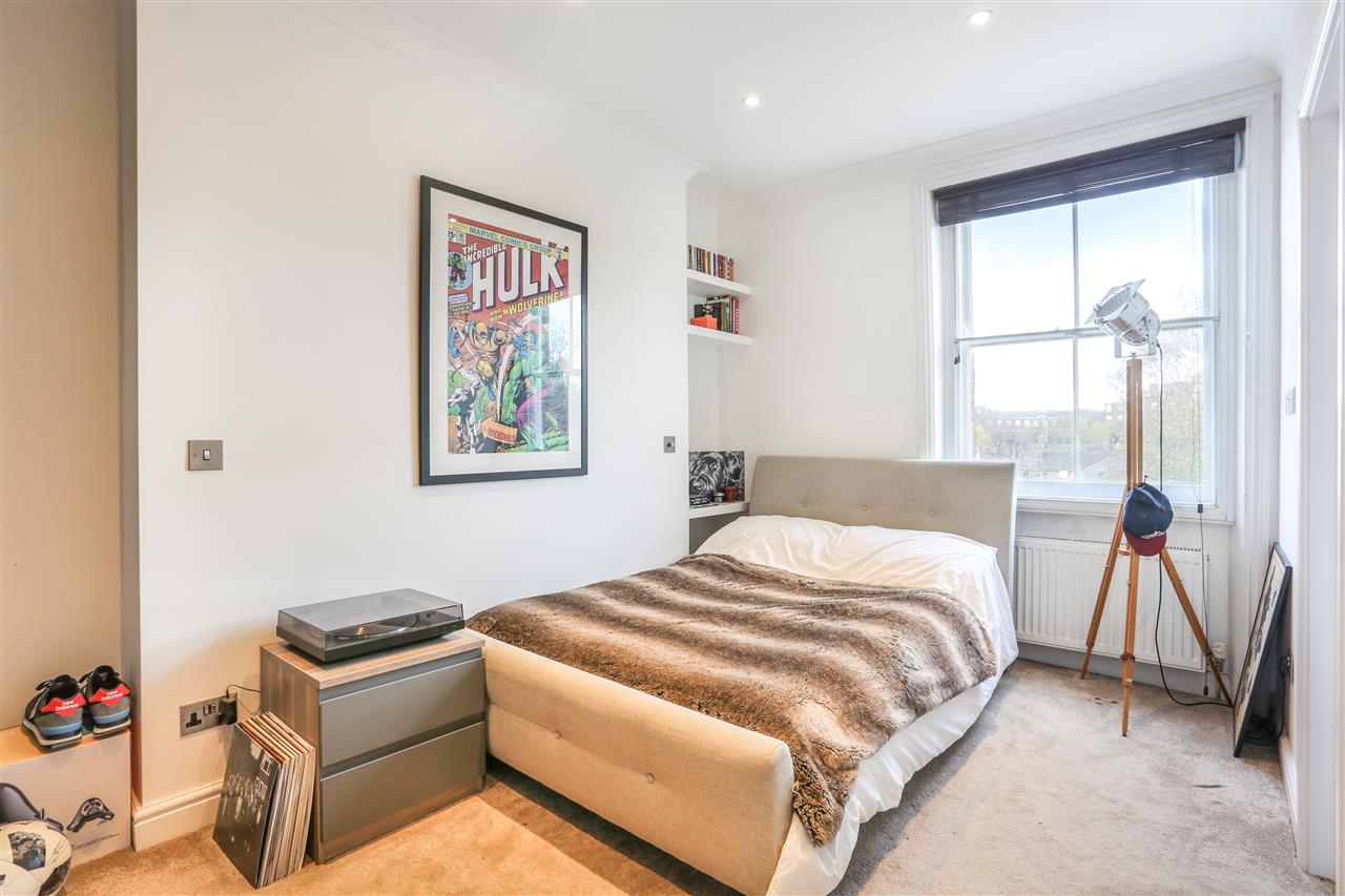 4 bed flat for sale in Fortess Road 9