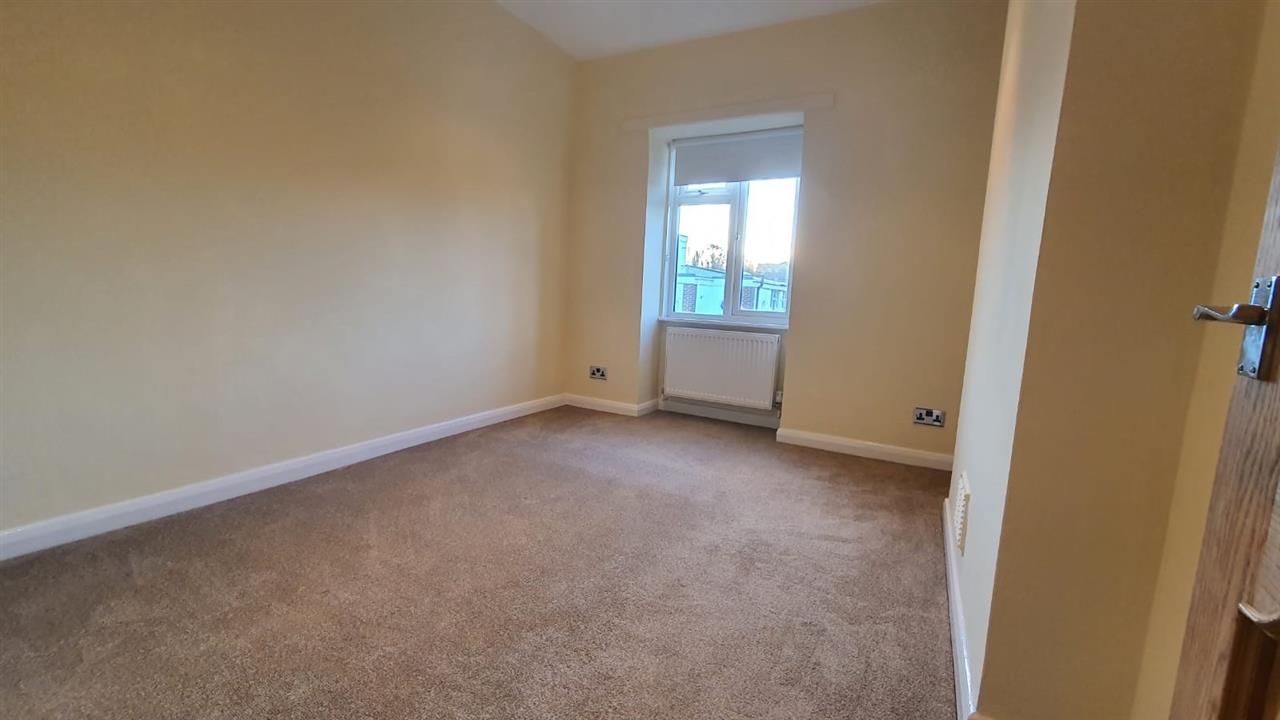 2 bed flat to rent in Edward Grove  - Property Image 3