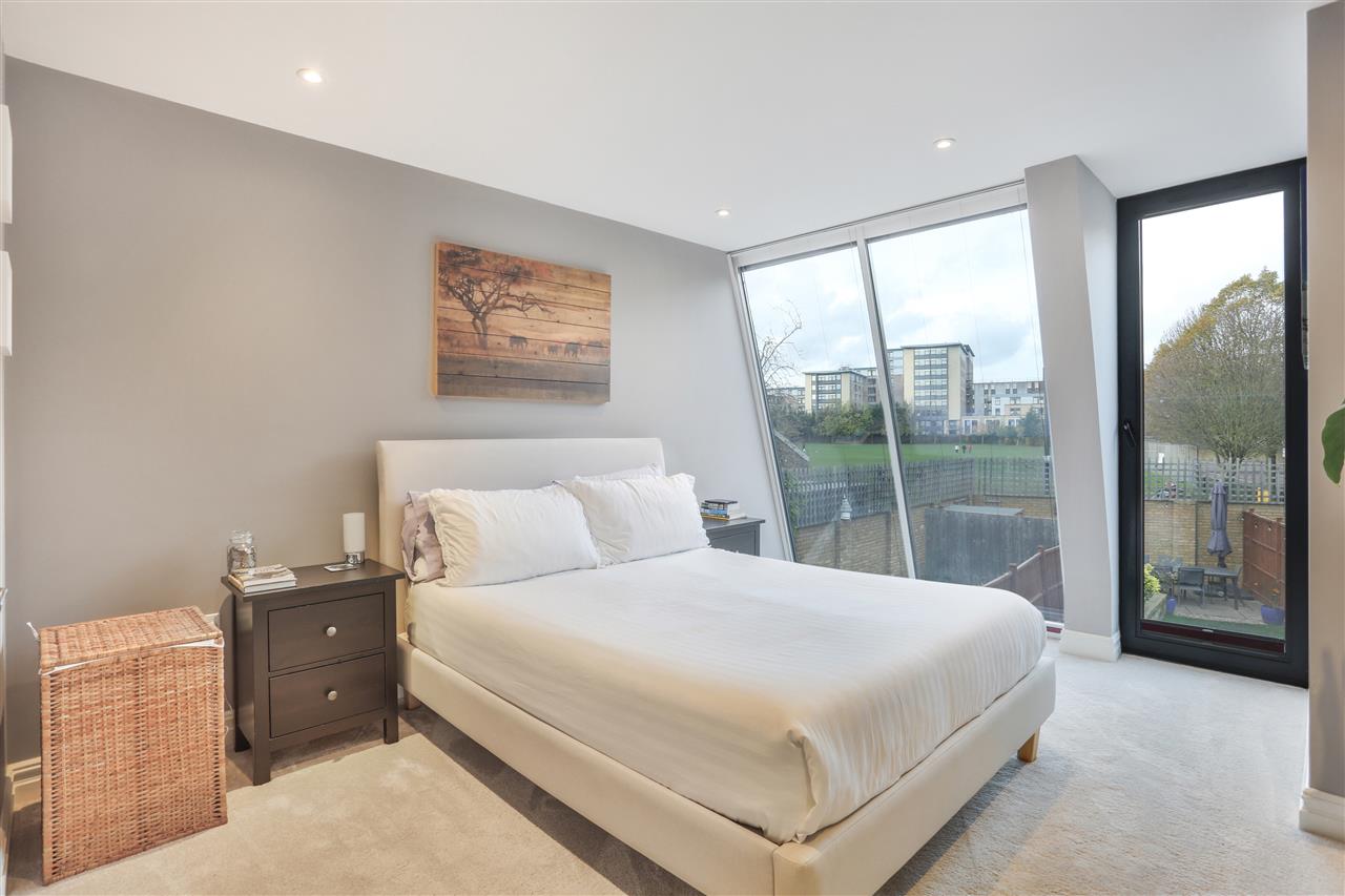 4 bed town house for sale in Leaf Walk 2