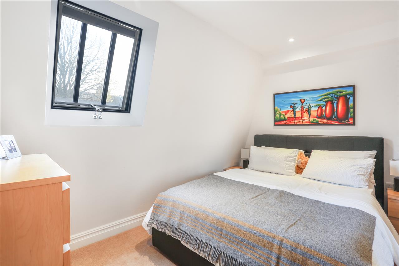 4 bed town house for sale in Leaf Walk  - Property Image 10