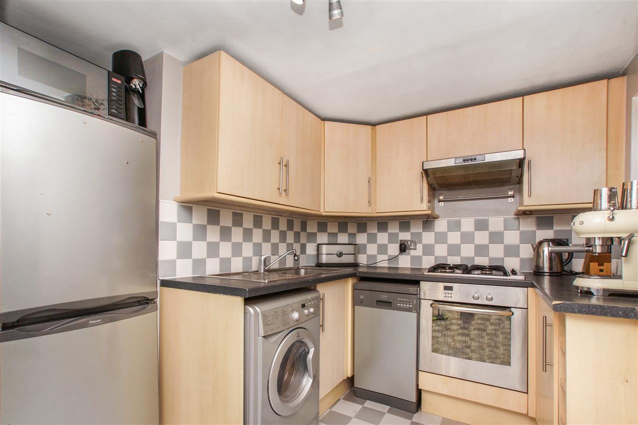1 bed flat for sale in Tufnell Park Road  - Property Image 5