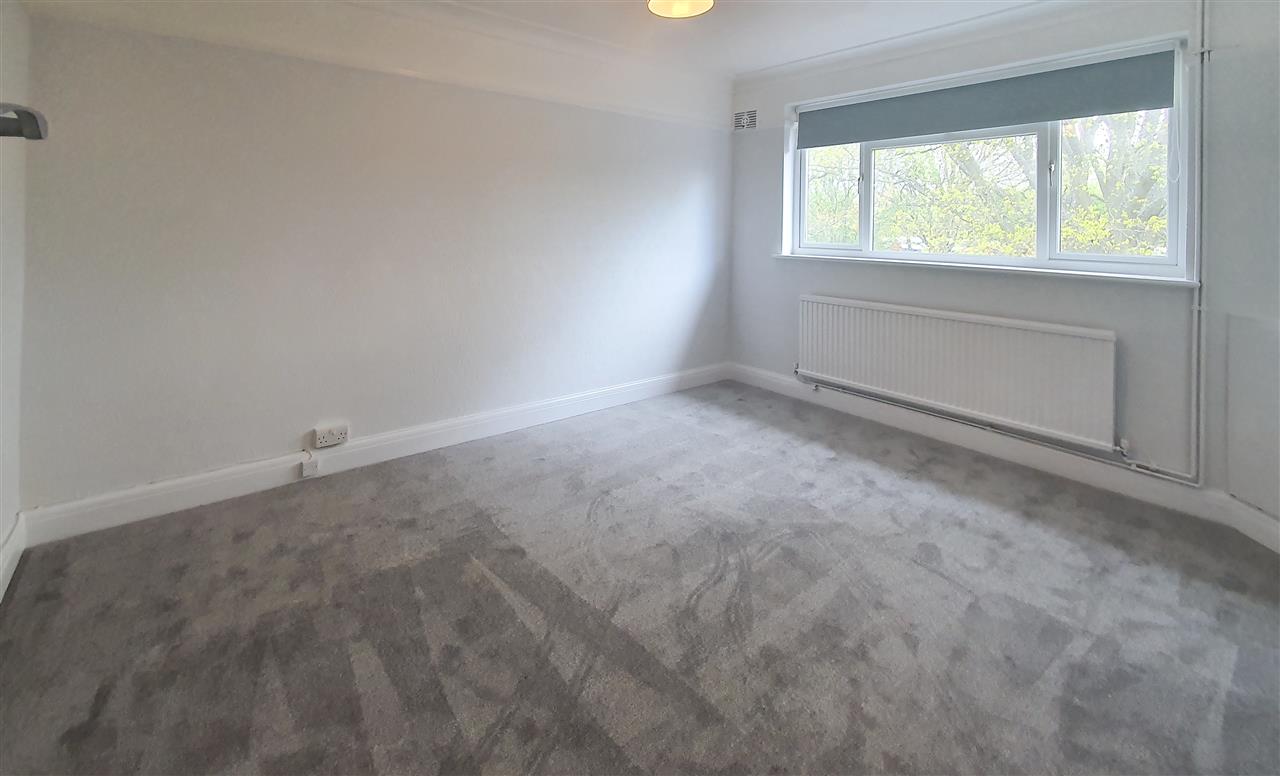 AVAILABLE IMMEDIATELY- WITH A DEPOSIT ALTERNATIVE OPTION!  KEYS HELD FOR AN IMMEDIATE VIEWING.<BR>A first floor UNFURNISHED maisonette located in a popular residential turning close to Cockfosters underground station (Picadilly Line). The accommodation comprises of two double bedrooms, separate ...
