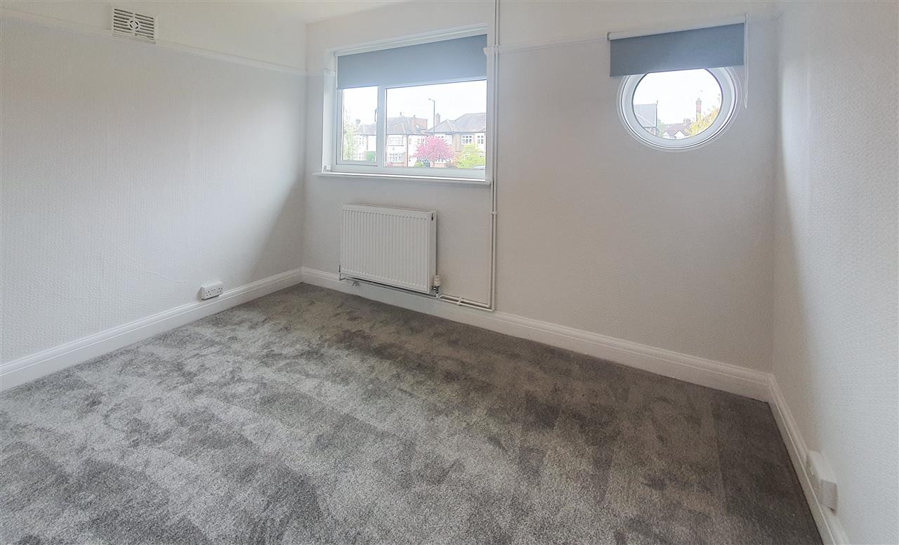 2 bed flat to rent  - Property Image 3