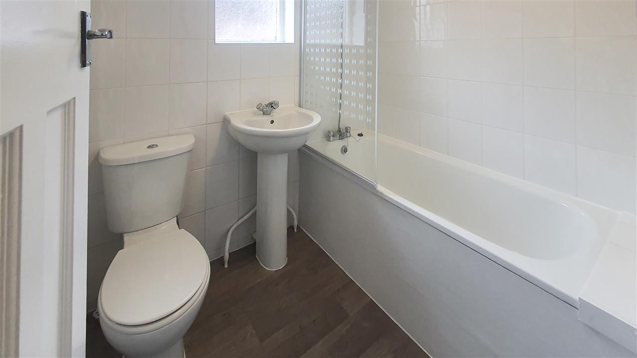 2 bed flat to rent  - Property Image 6