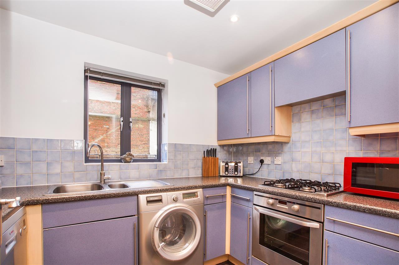 2 bed flat for sale in Statham Court 4