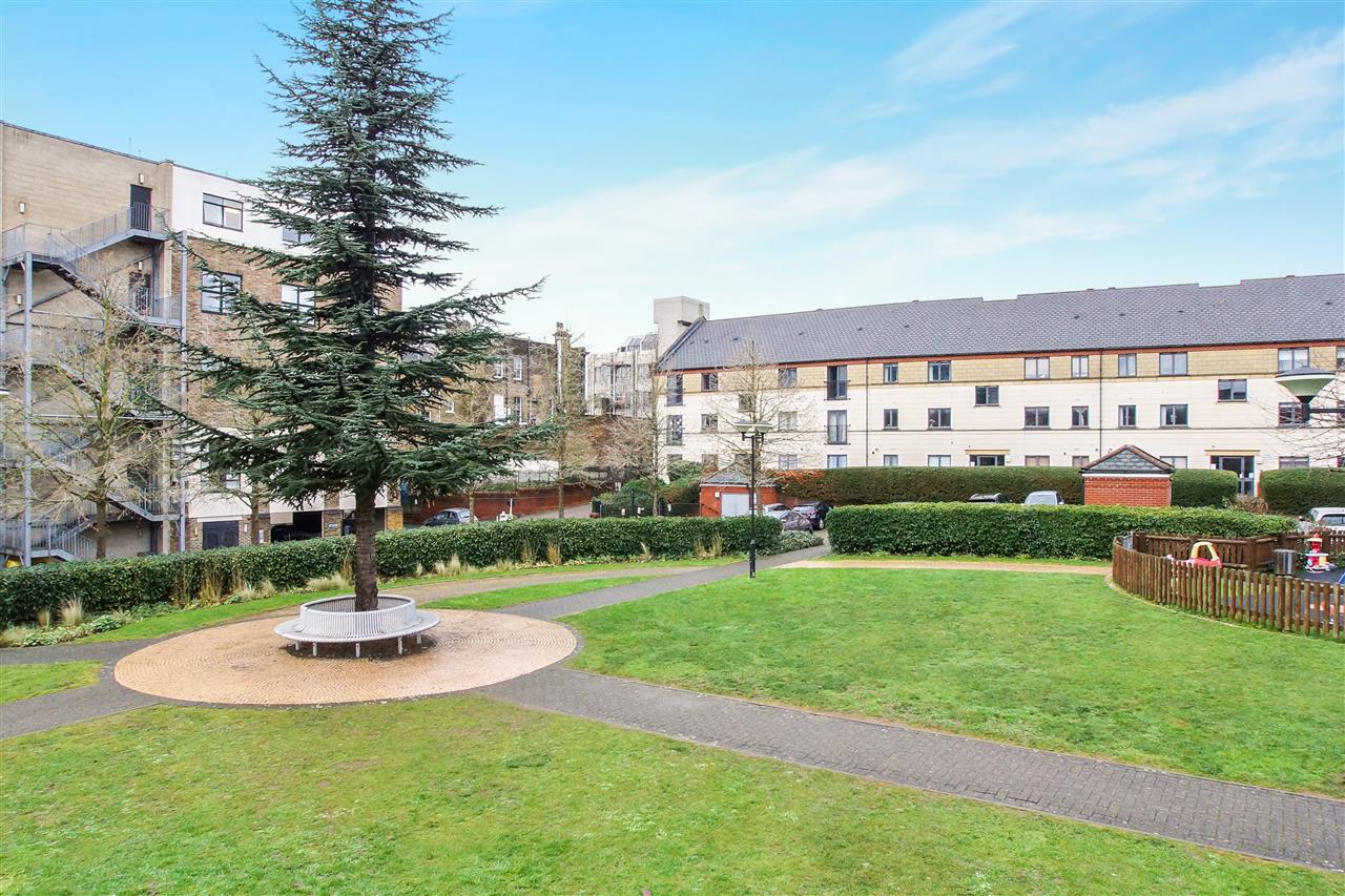 2 bed flat for sale in Statham Court 5