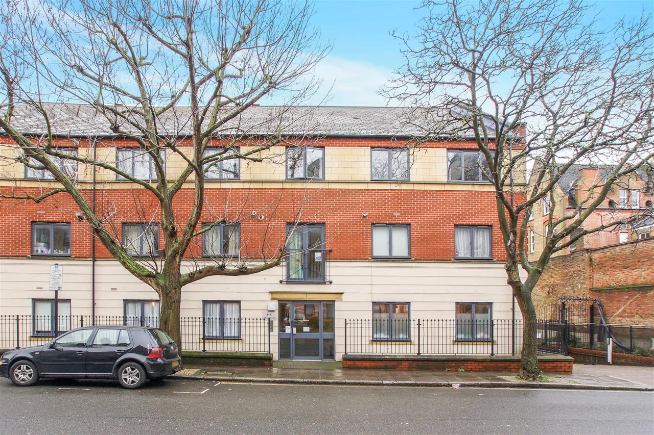 2 bed flat for sale in Statham Court  - Property Image 16