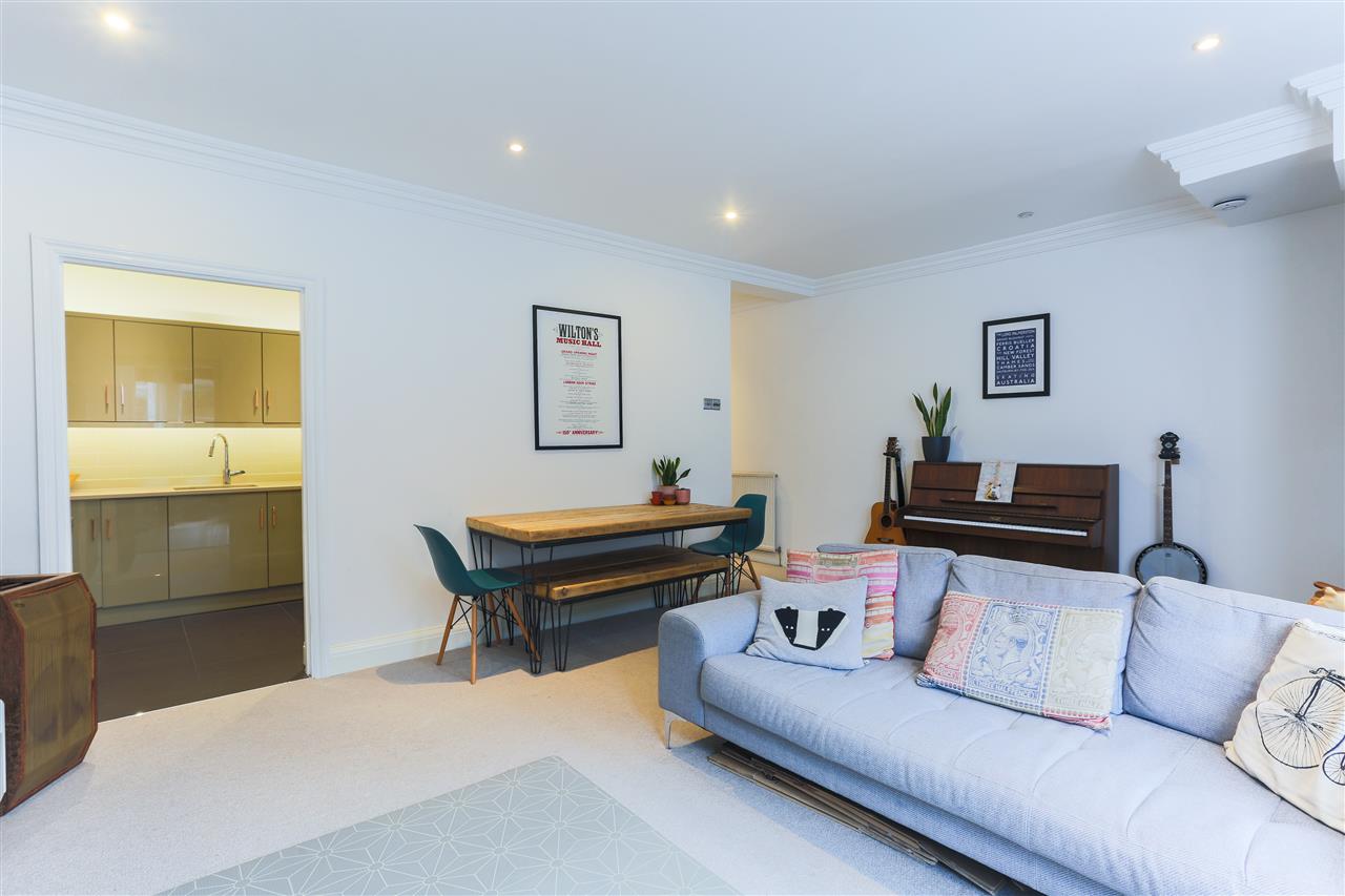 2 bed flat for sale in Tufnell Park Road 10