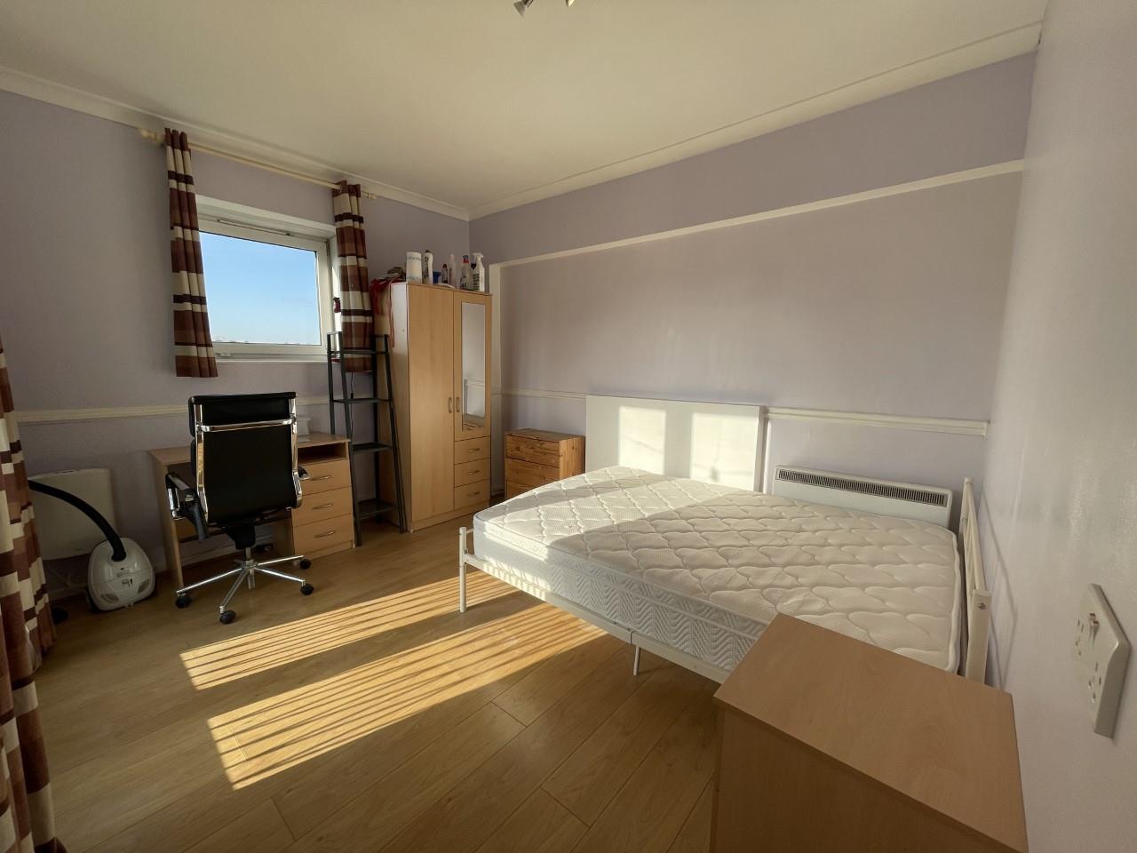 3 bed flat to rent in Stanhope Street 2
