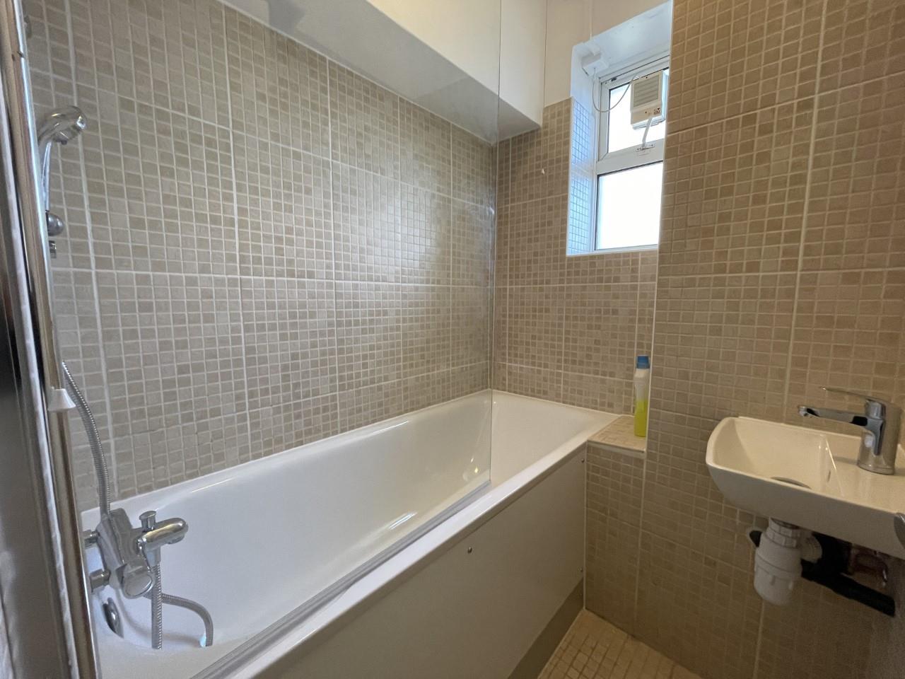 3 bed flat to rent in Stanhope Street 5