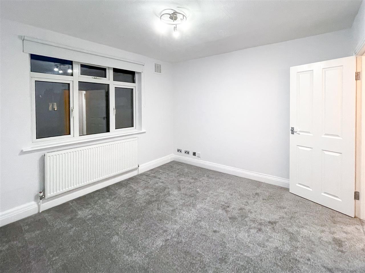 3 bed flat to rent in Waterfall Road 3