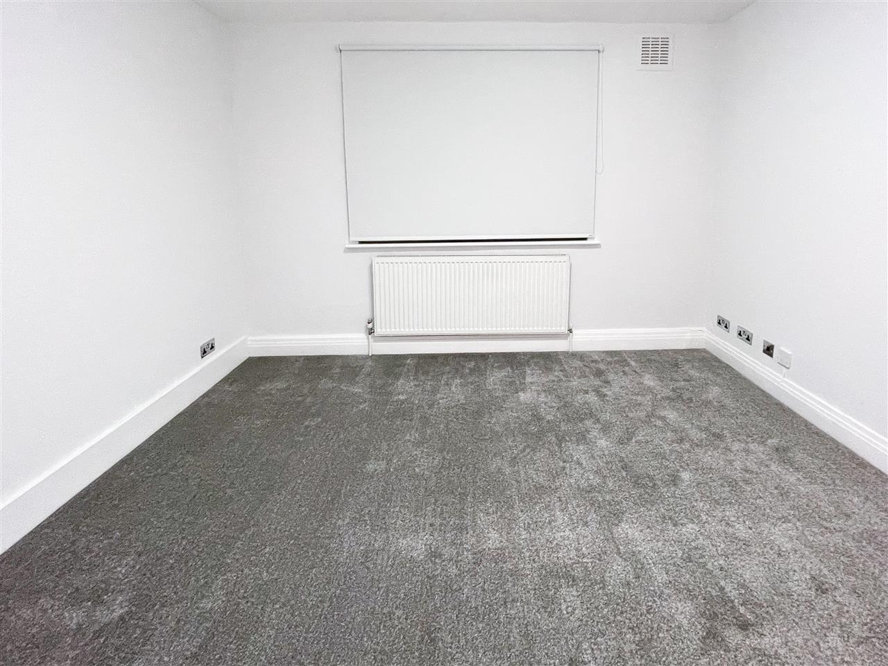 3 bed flat to rent in Waterfall Road 4