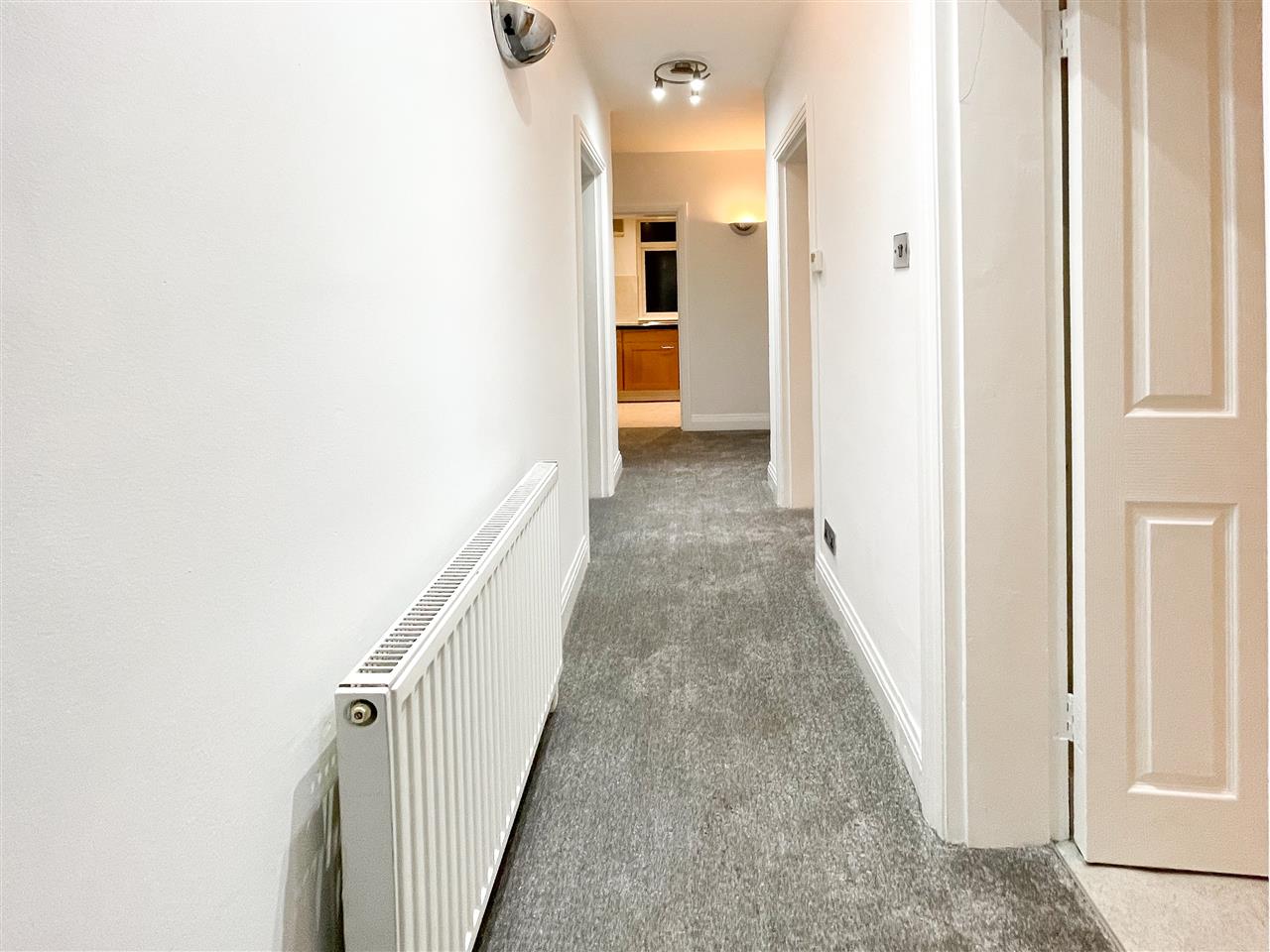 3 bed flat to rent in Waterfall Road  - Property Image 10