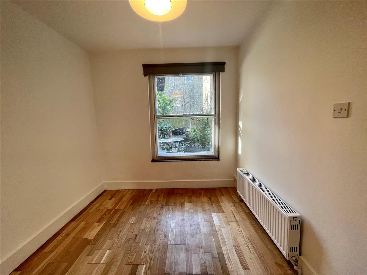 2 bed flat to rent in Tufnell Park Road 5