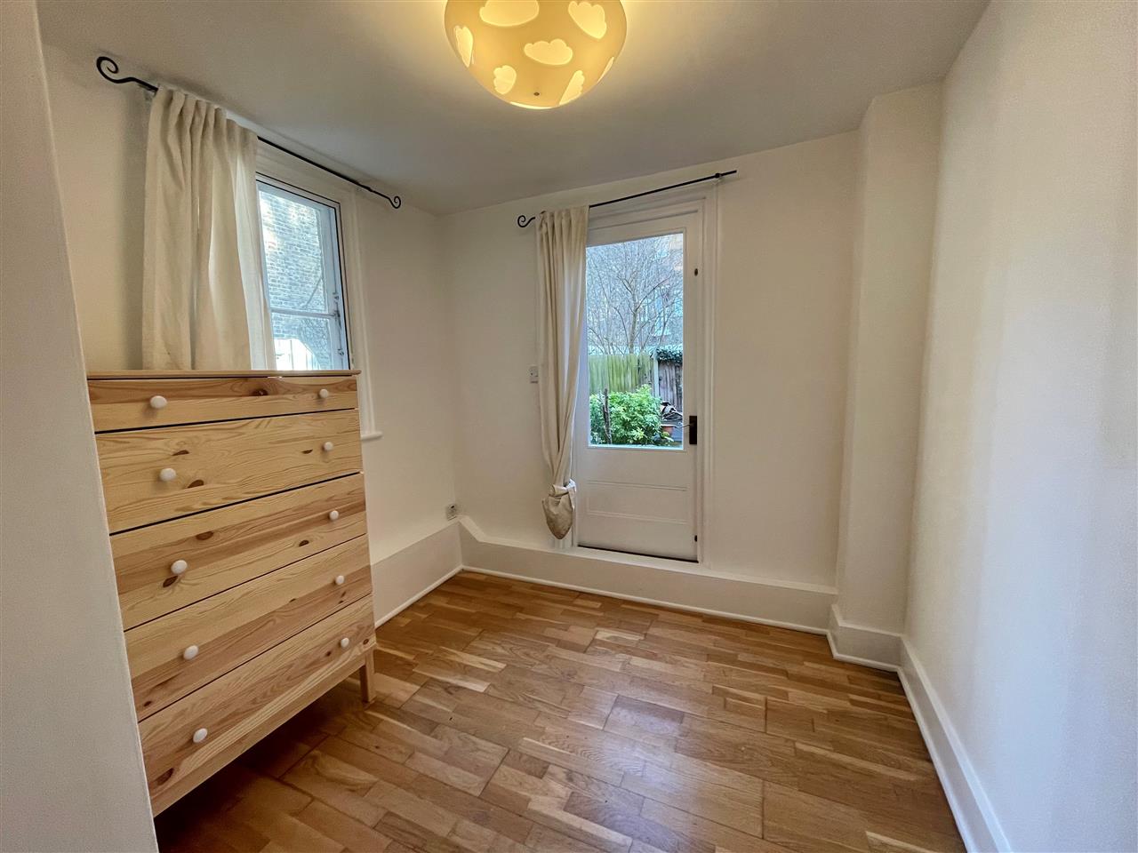 2 bed flat to rent in Tufnell Park Road 7
