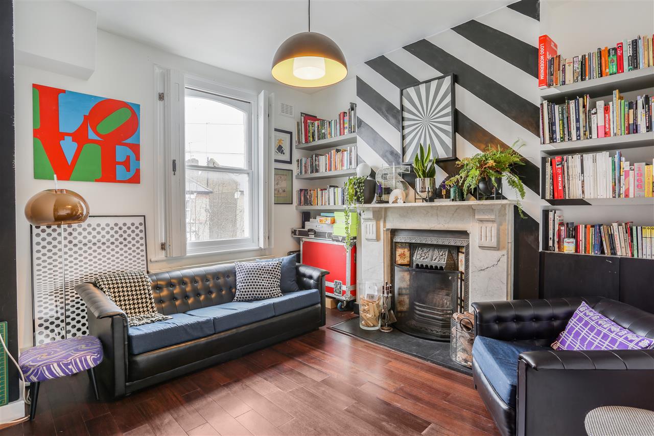 A very well presented and spacious (approximately 772 Sq FT/72 Sq M including restricted head height areas and eaves storage) split level maisonette situated in a highly sought after tree-lined residential road in the heart of Tufnell Park within close proximity to Tufnell Park (Northern Line) ...