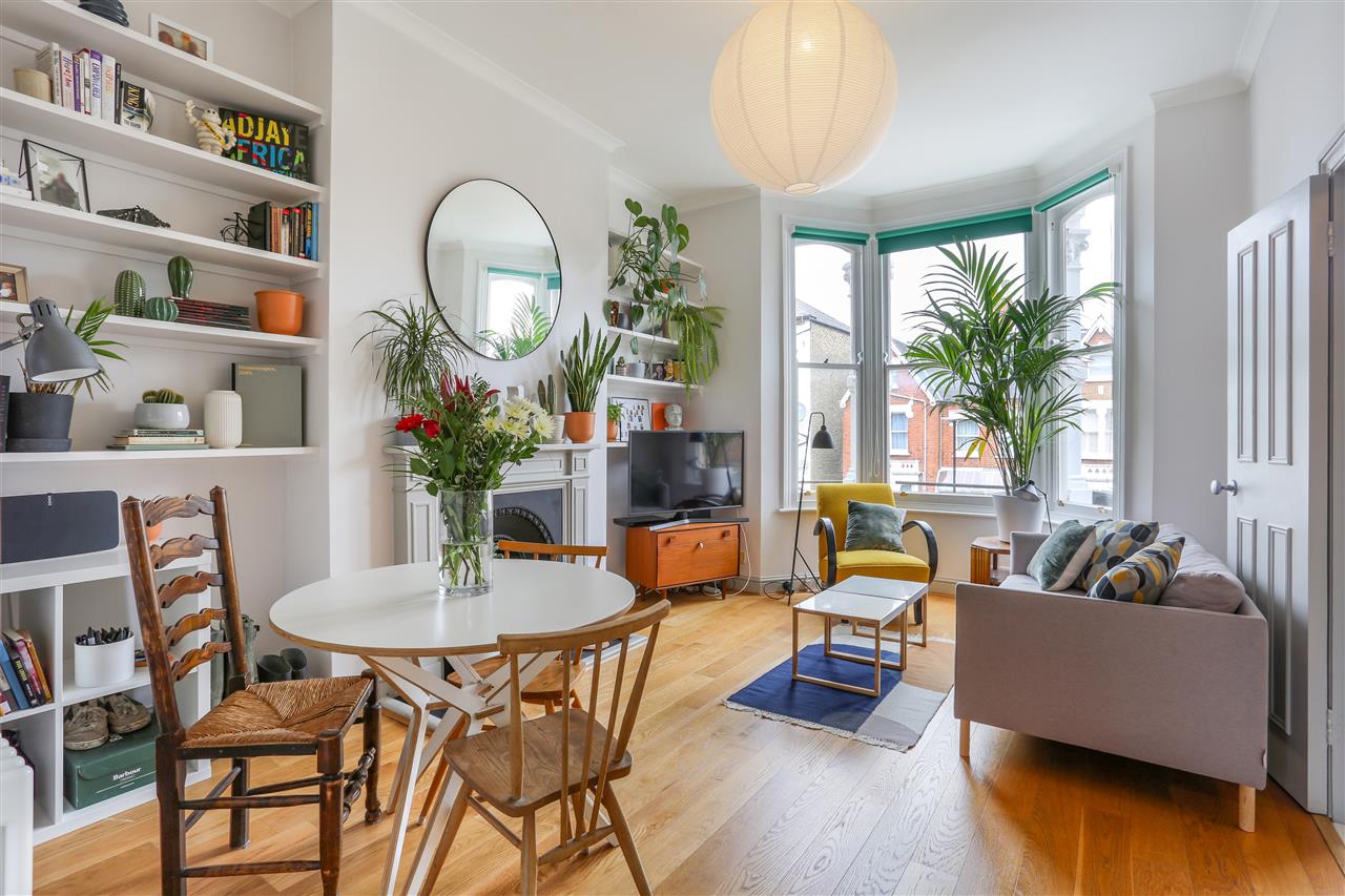 CHAIN FREE! A very well presented split level first floor apartment forming part of a converted Victorian property situated in a prime location in one of the most sought after tree lined roads in the heart of Tufnell Park that is within close proximity to local shops, Tufnell Park (Northern ...