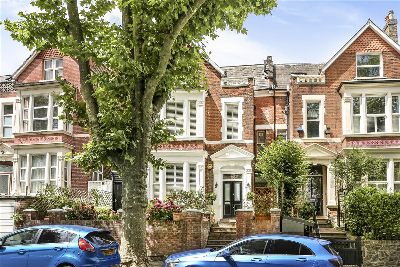 AVAILABLE IMMEDIATELY AND WITH A HOUSE OF MULTIPLE OCCUPATION (HMO) LICENCE! Located just off Crouch Hill and only a short distance from Crouch End Broadway's full array of shops and transport links is this NEWLY DECORATED delightful and spacious (approximately 775 Sq Ft / 72 Sq M including ...