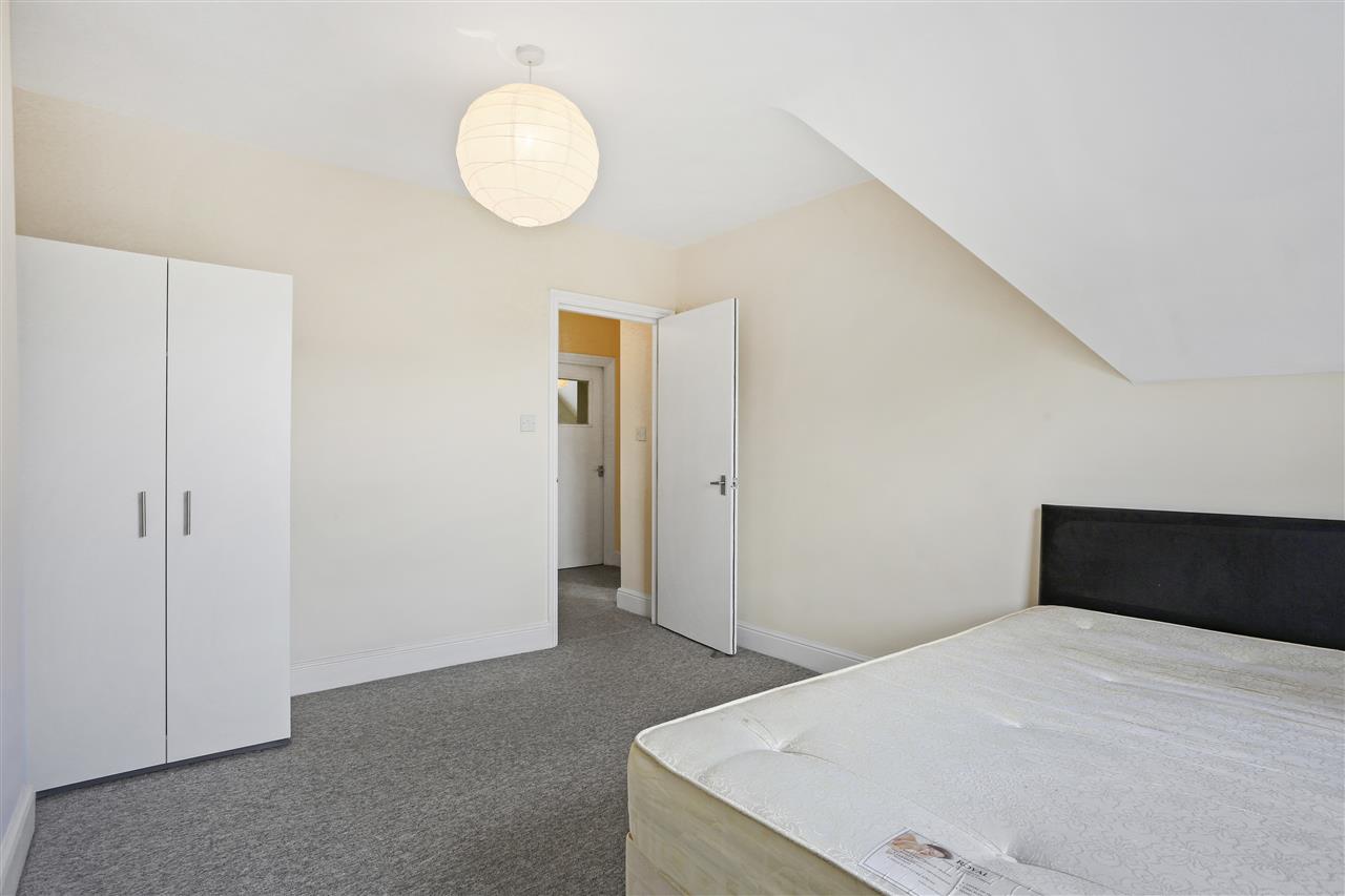 3 bed flat to rent in Mount View Road  - Property Image 6