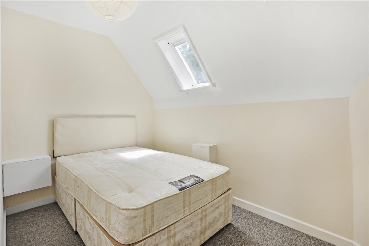 3 bed flat to rent in Mount View Road 10