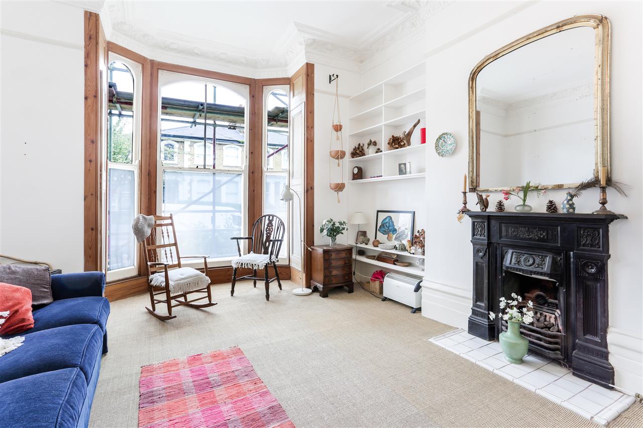 A very well presented raised ground floor apartment forming part of an imposing converted semi detached Victorian property situated in a highly sought after location within the St John's Grove Conservation Area within close proximity of the multiple shopping and transport facilities of both ...