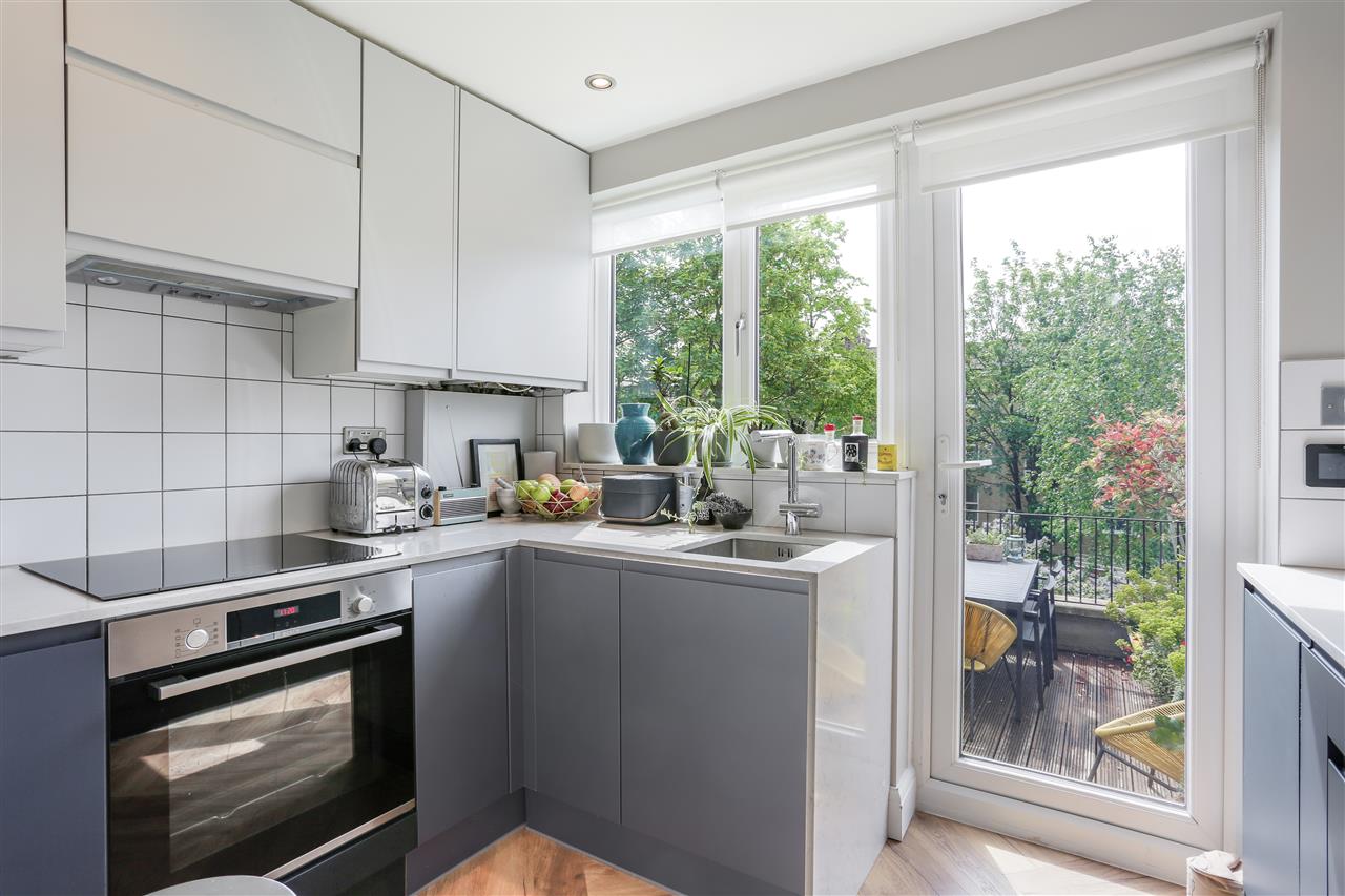2 bed flat for sale in Mercers Road 6