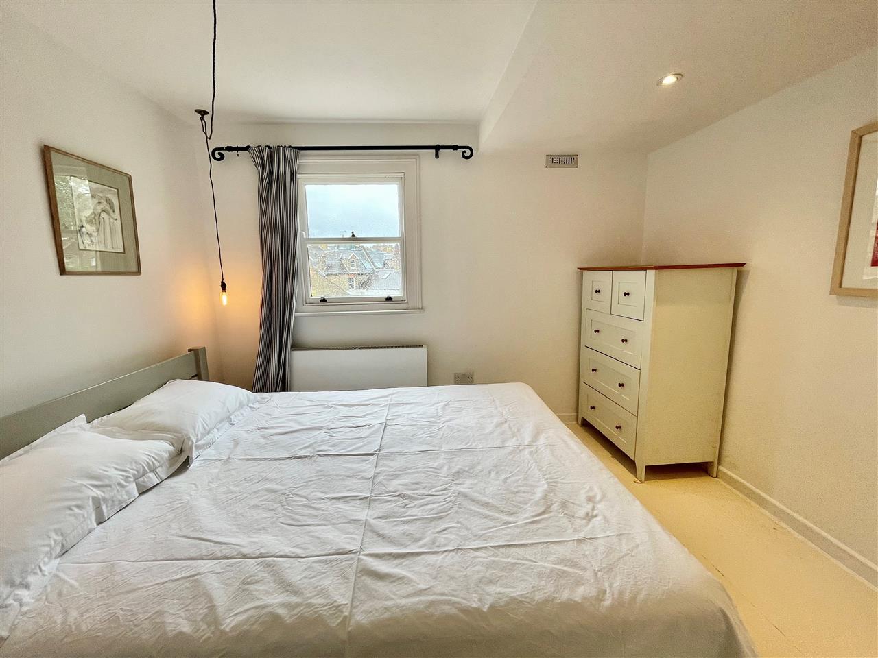 2 bed flat to rent in Yerbury Road 3