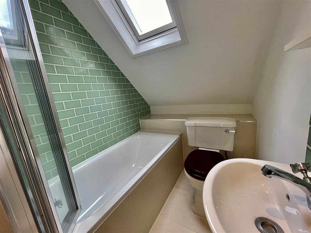 2 bed flat to rent in Yerbury Road  - Property Image 10