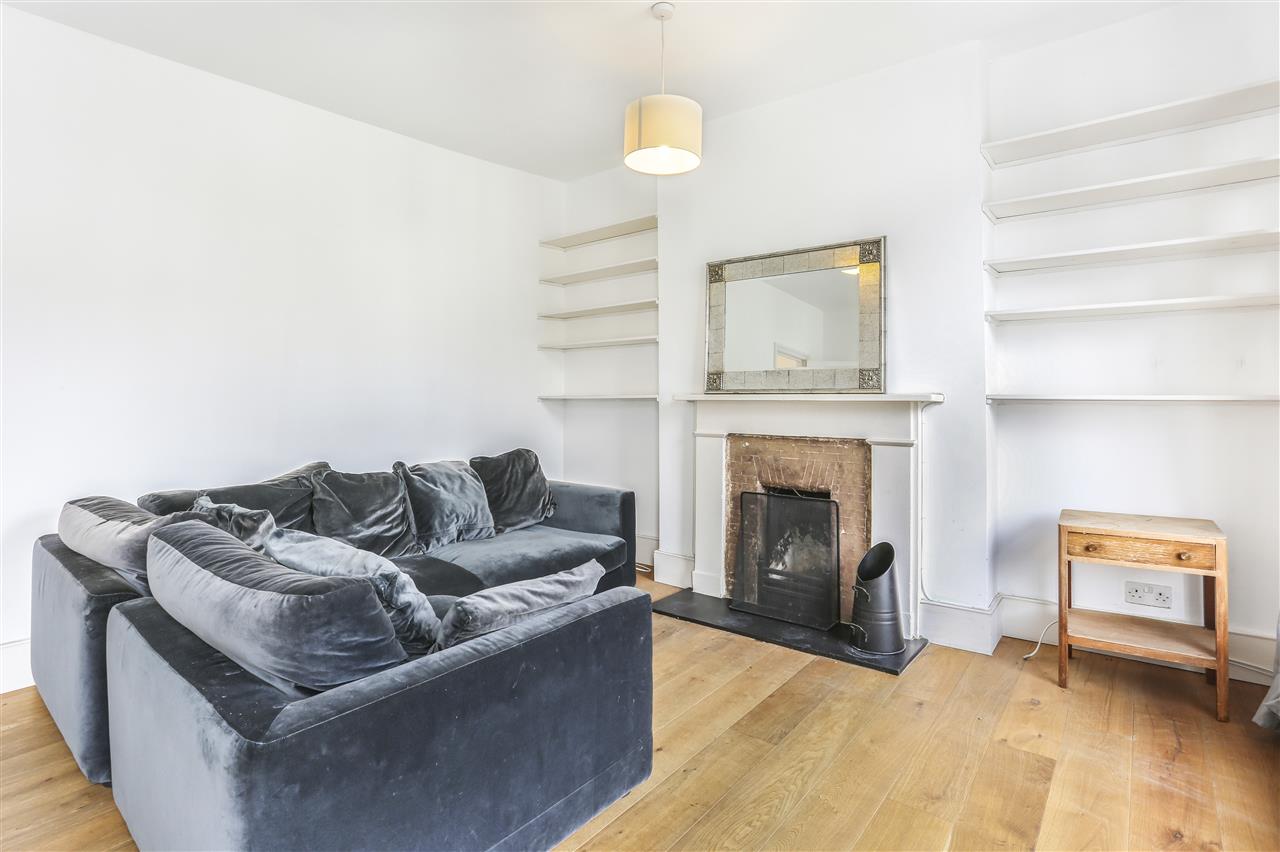 2 bed flat for sale in Arthur Road 3