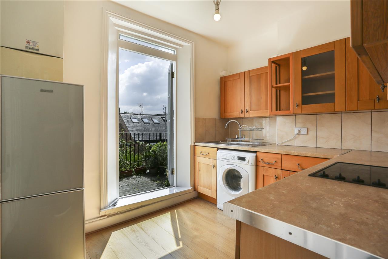 2 bed flat for sale in Arthur Road 5