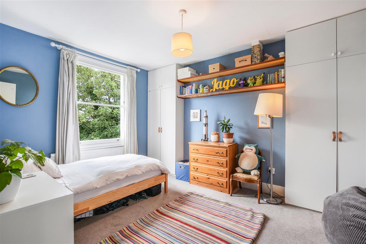 3 bed flat for sale in Huddleston Road  - Property Image 9