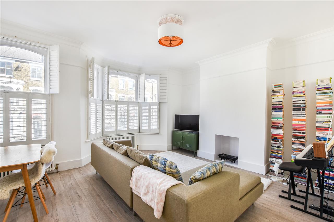 3 bed flat for sale in Tabley Road  - Property Image 1