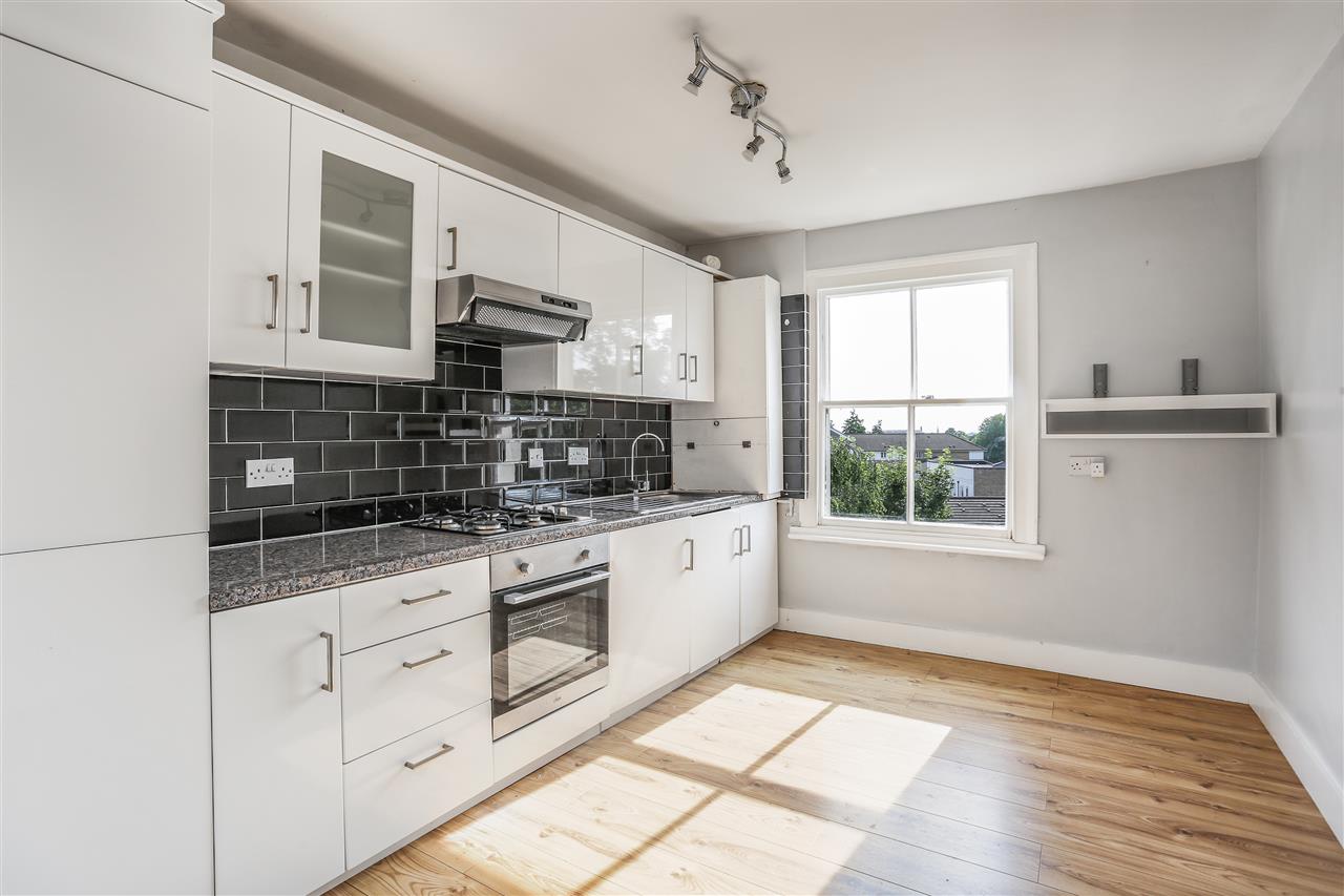 2 bed flat for sale in Junction Road  - Property Image 2