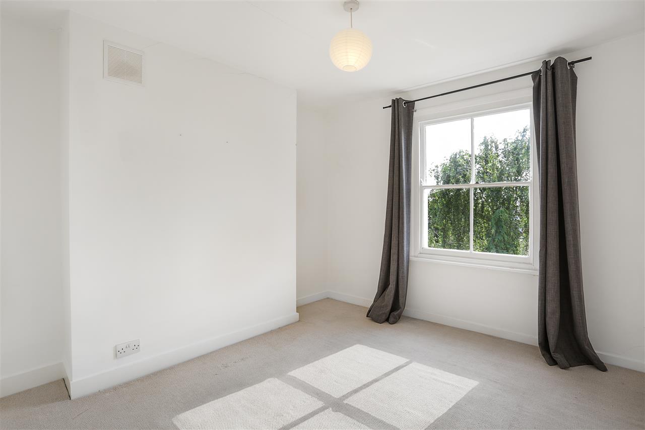 2 bed flat for sale in Junction Road  - Property Image 4