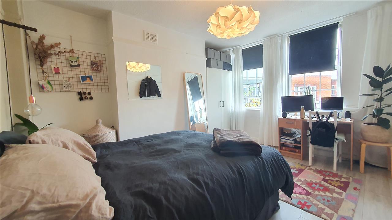 3 bed flat to rent in Prince Of Wales Road  - Property Image 1