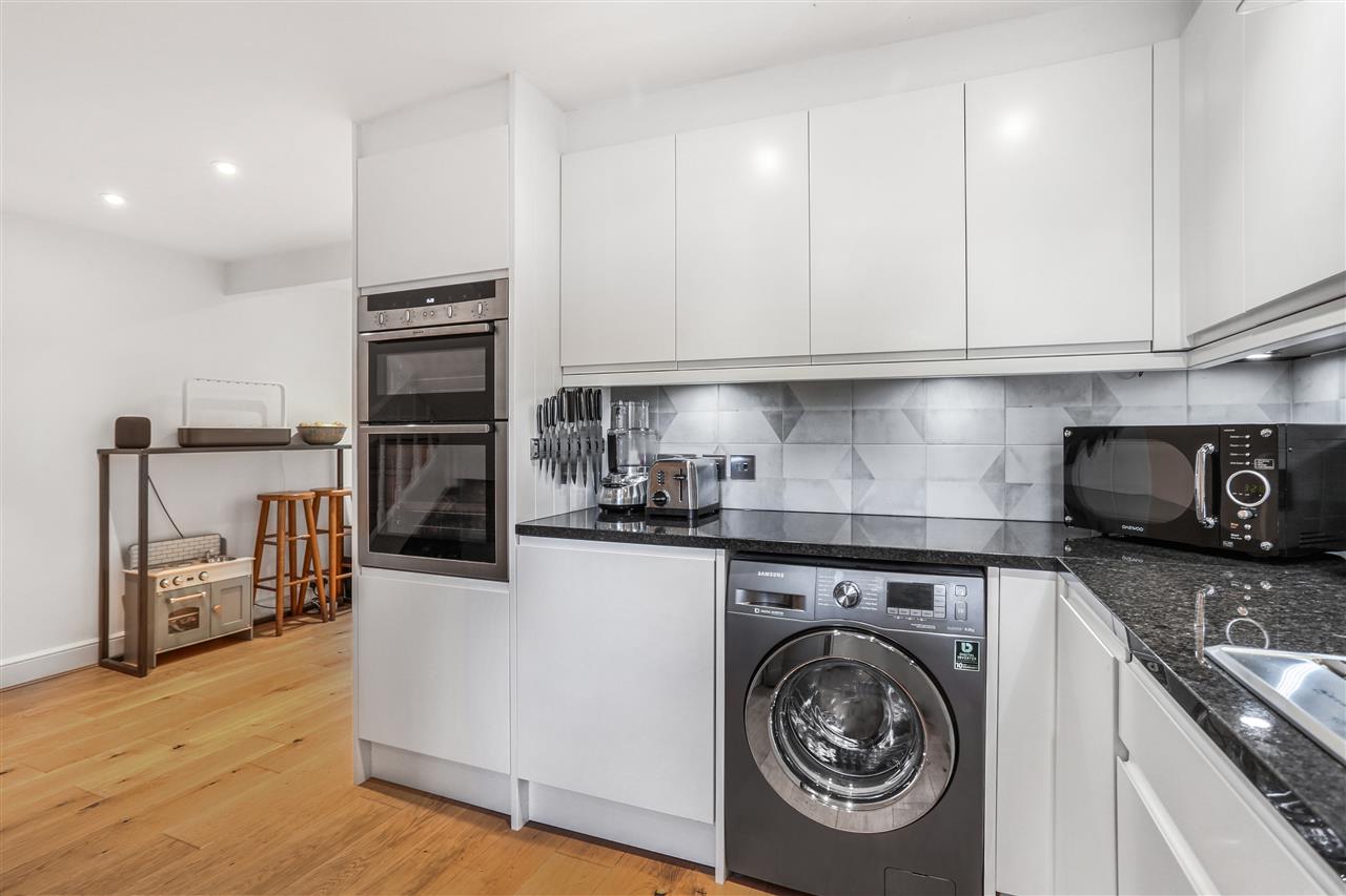 2 bed flat for sale 10