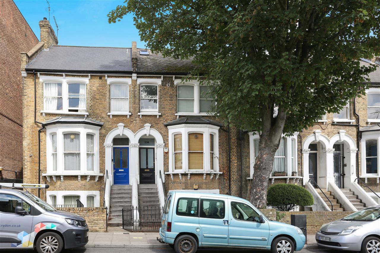 1 bed flat for sale in Tufnell Park Road - Property Image 1