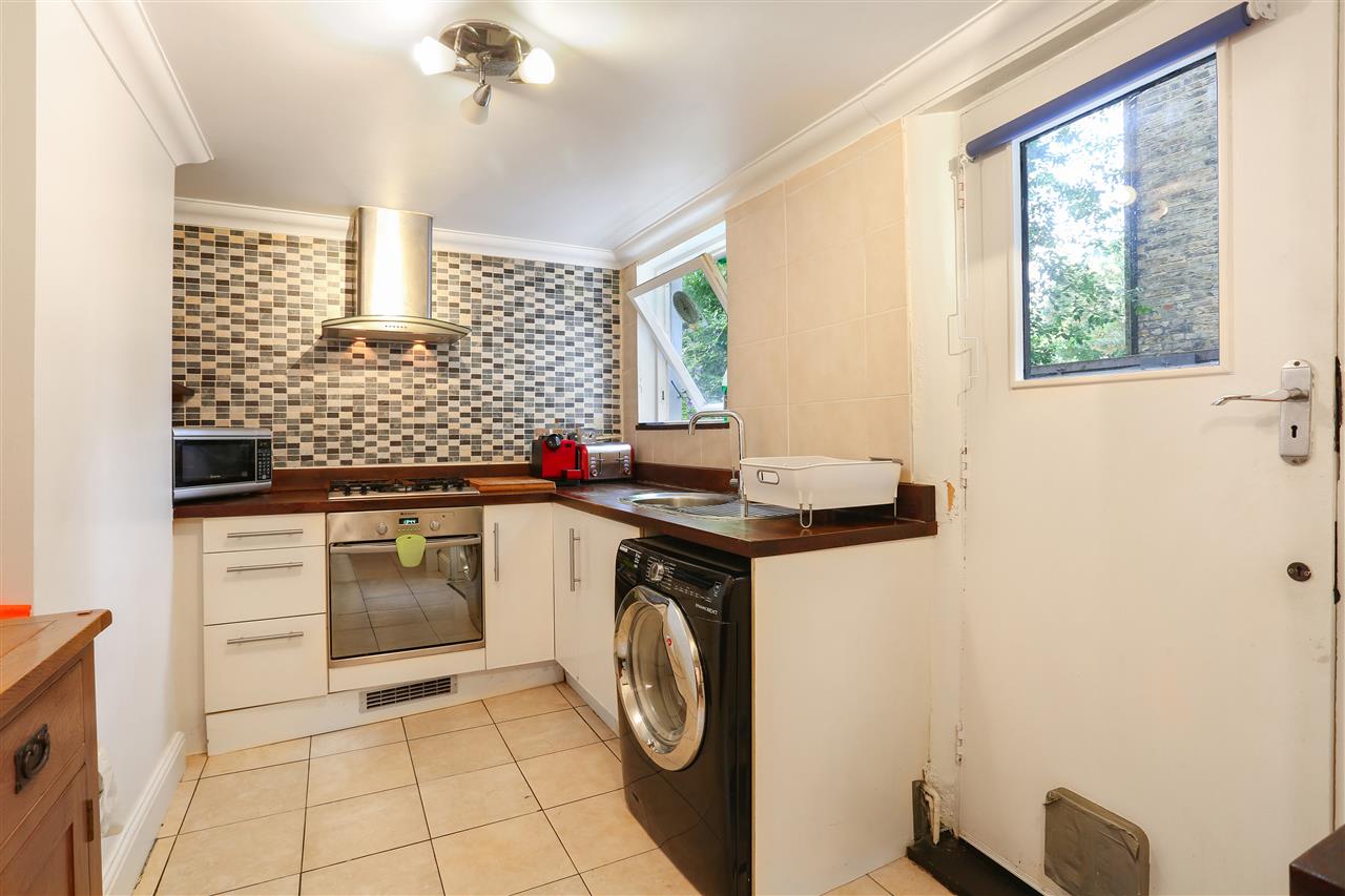 1 bed flat for sale in Tufnell Park Road  - Property Image 7