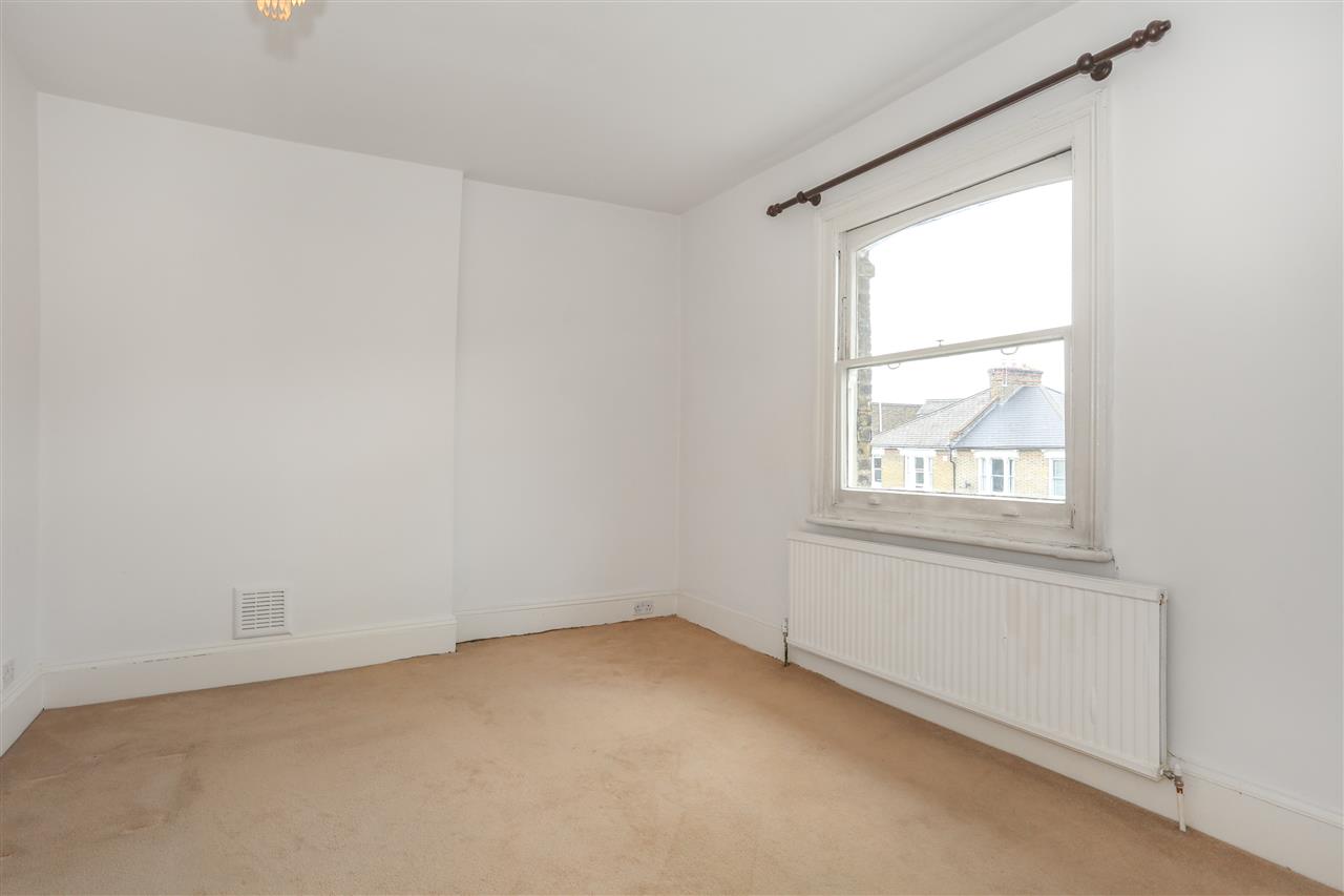 3 bed flat to rent in Lady Margaret Road 1