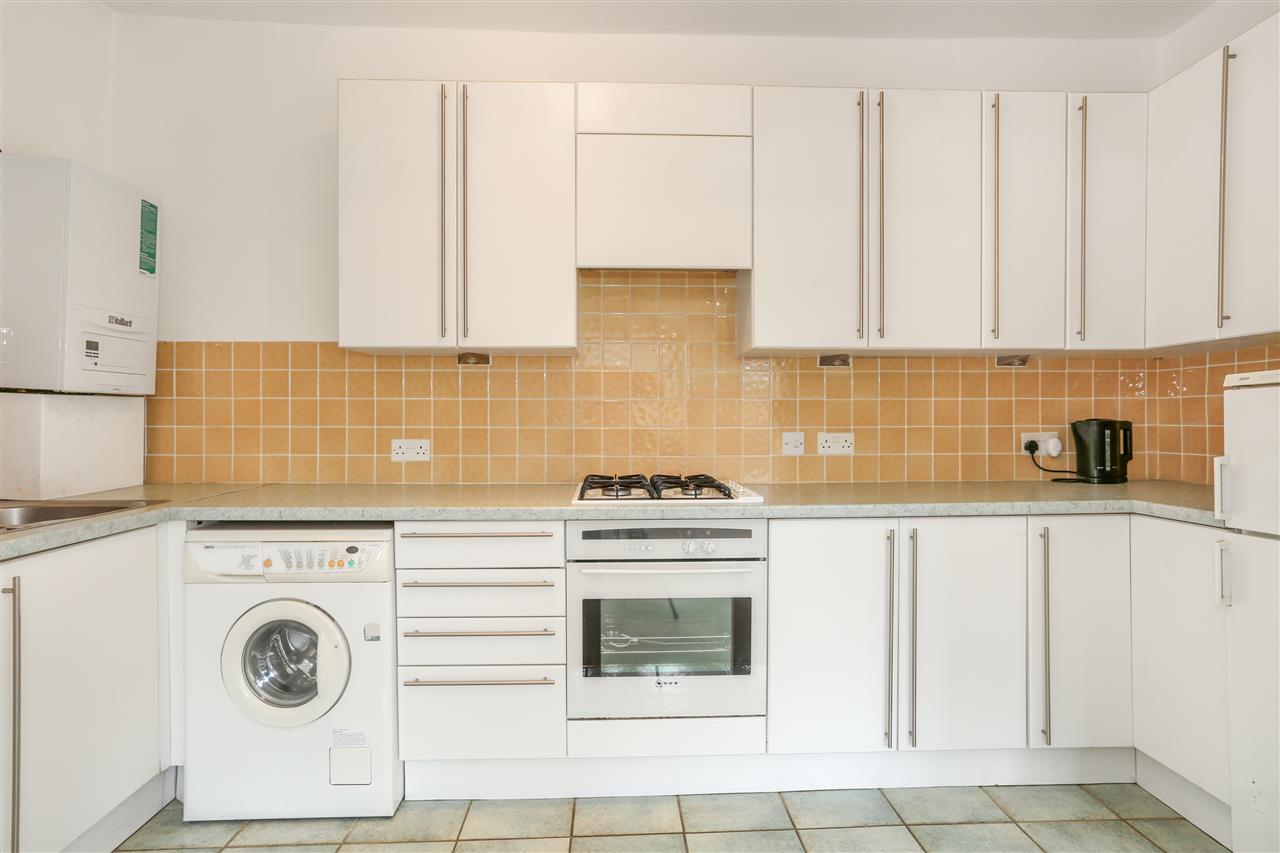3 bed flat to rent in Lady Margaret Road 3