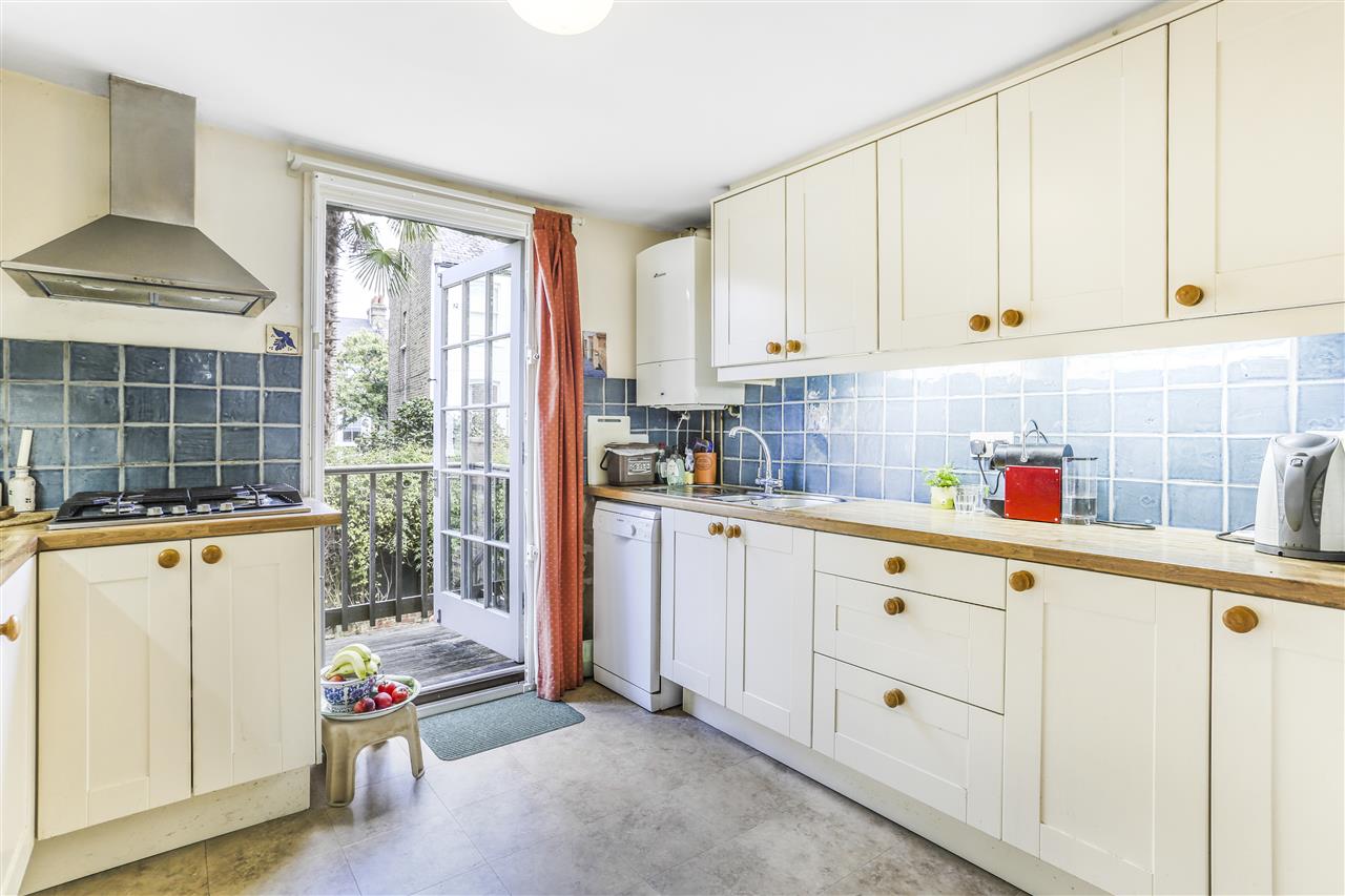 4 bed end of terrace house for sale in Hugo Road 6