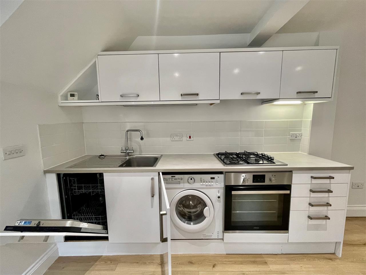 1 bed flat to rent in Fortess Road 4