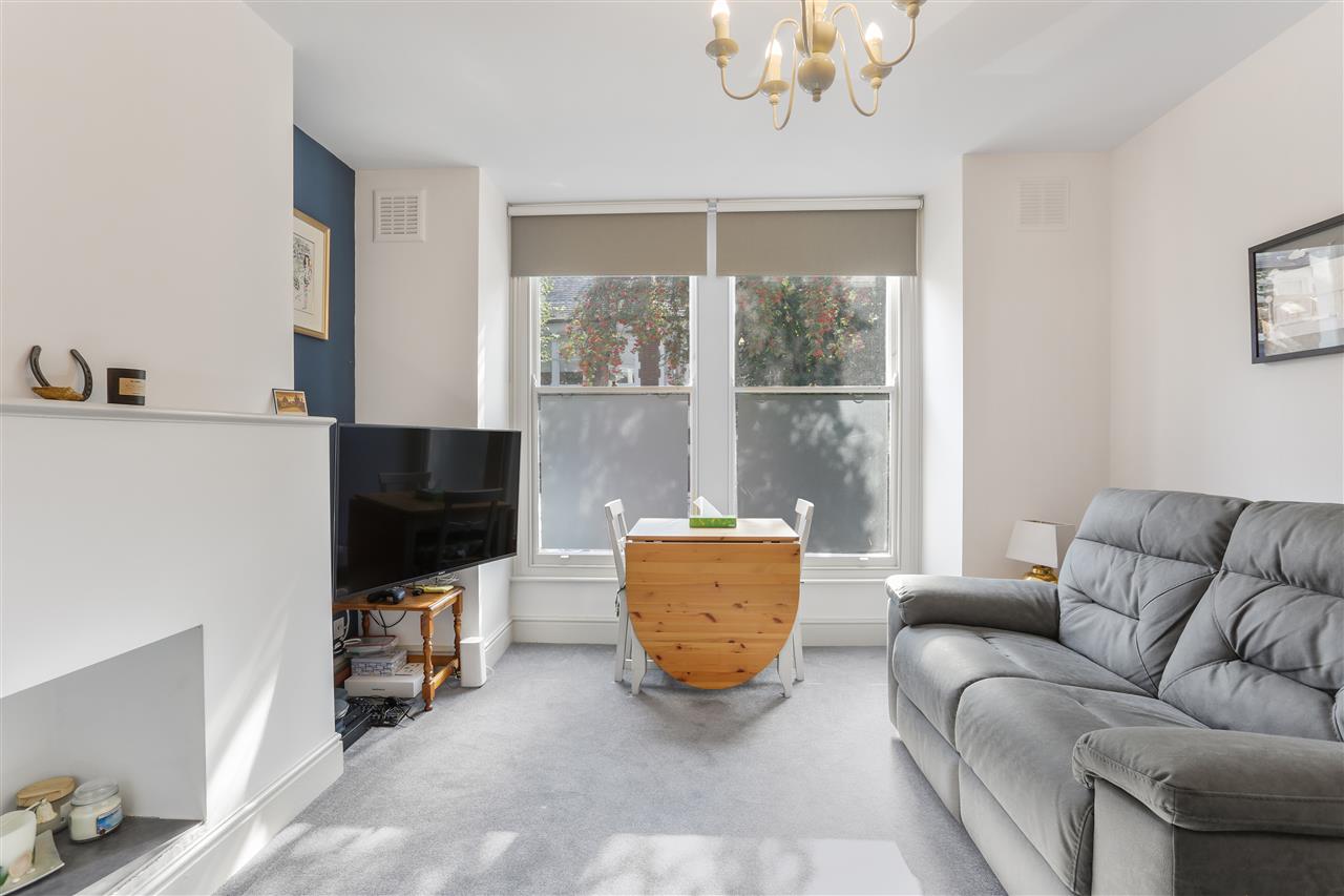 1 bed flat for sale in Harberton Road 3