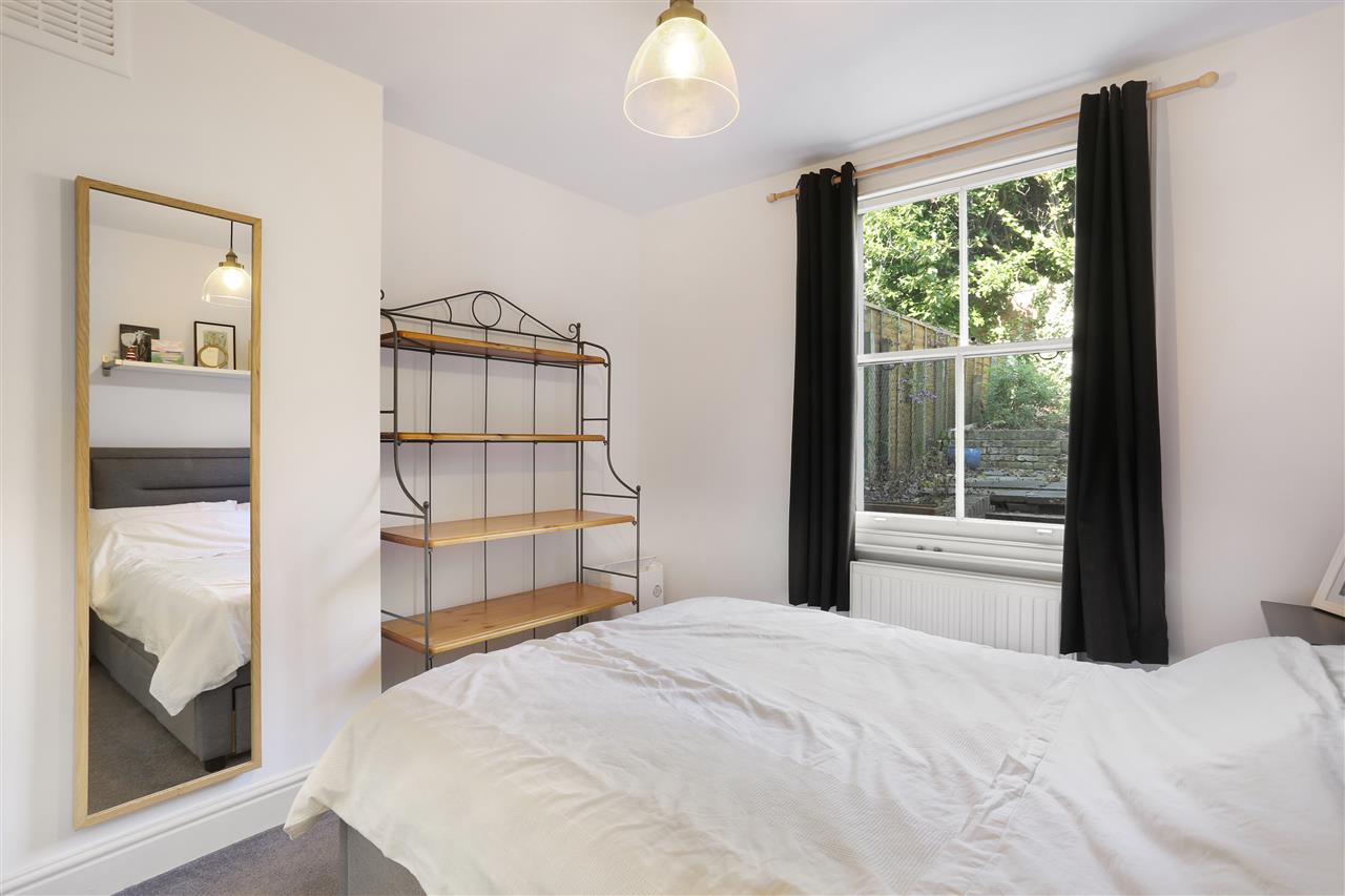 1 bed flat for sale in Harberton Road 5