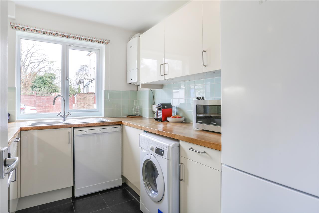 2 bed flat for sale in Benson Court 8